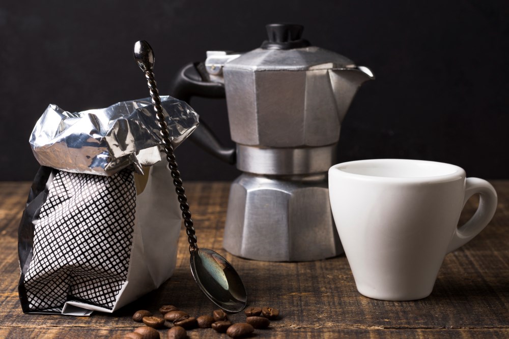 arrangement-coffee-grinder-with-sack-mug-front-view